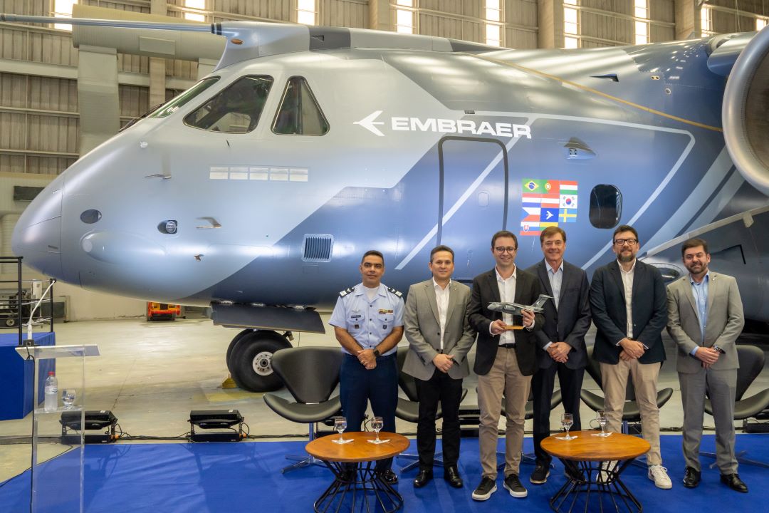 EMBRAER PRESENTA EL AVIÓN DEMOSTRADOR KC-390 MILLENNIUM CON NUEVA IDENTIDAD VISUAL.