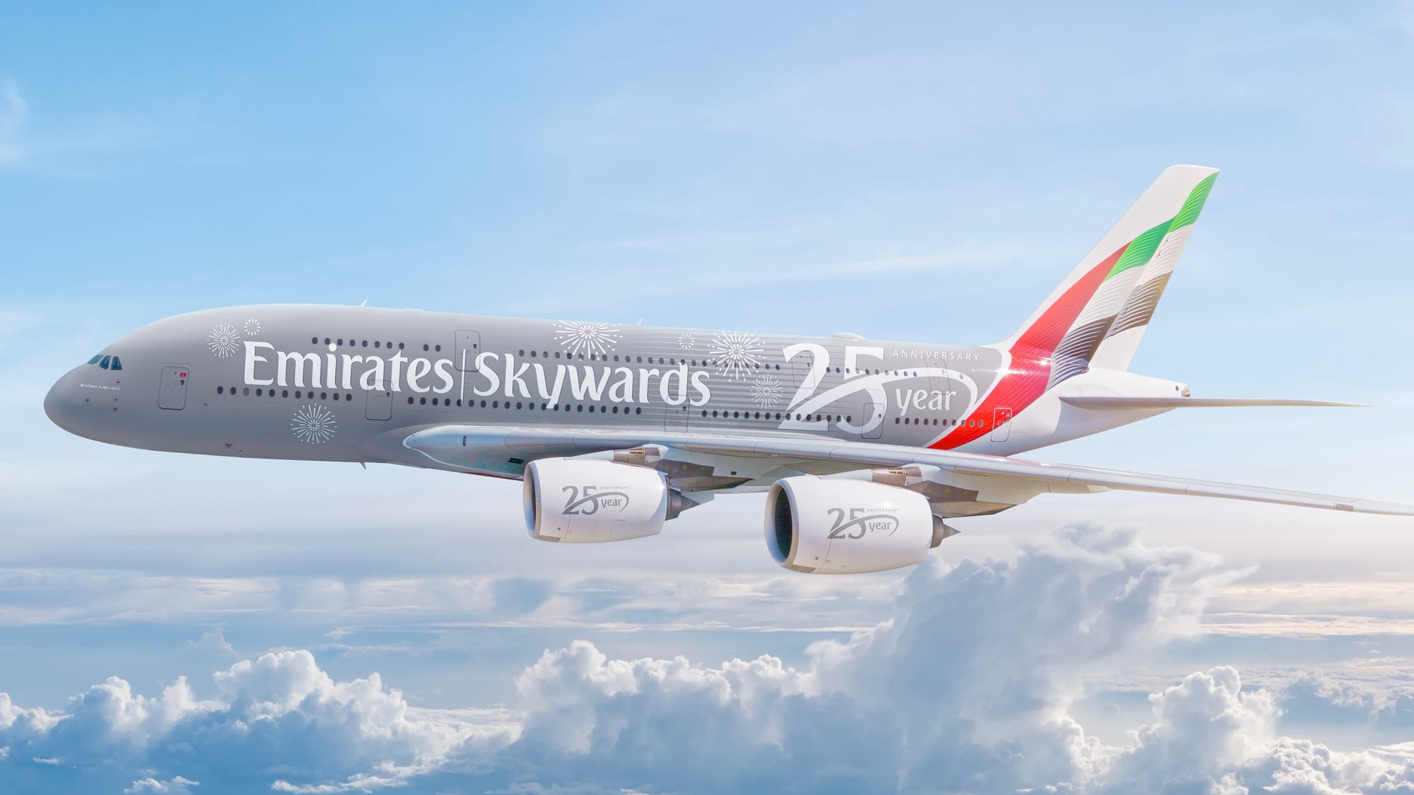 EMIRATES CELEBRA SU 25 ANIVERSARIO DECORANDO UNO DE SUS AIRBUS  A380