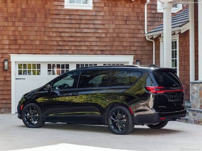 It's official: No new Jeep or Chrysler plug-in hybrids for 2026