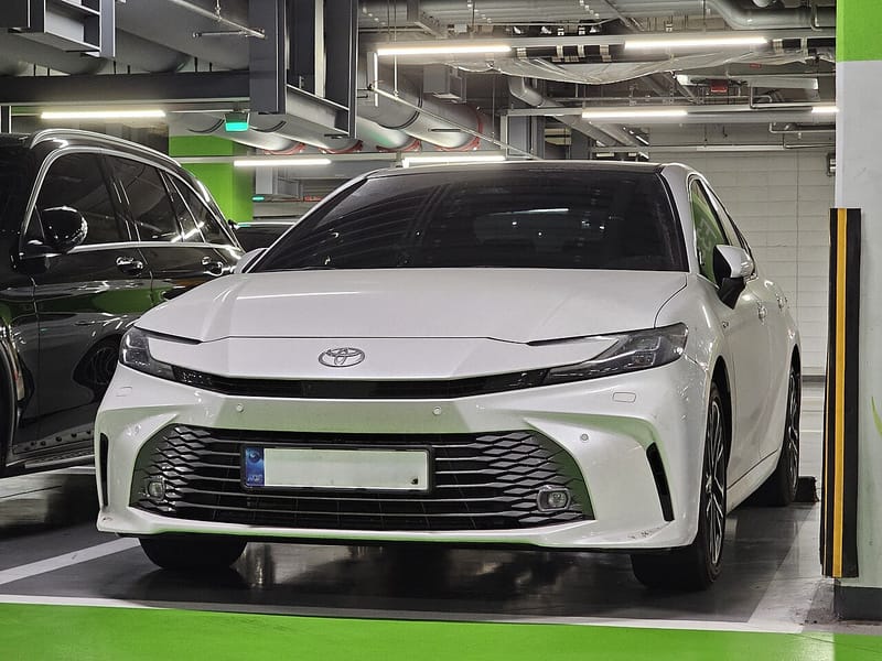 There Are 100 Computers Hiding in Your Car Right Now (You’re Riding a Data Center on Wheels)