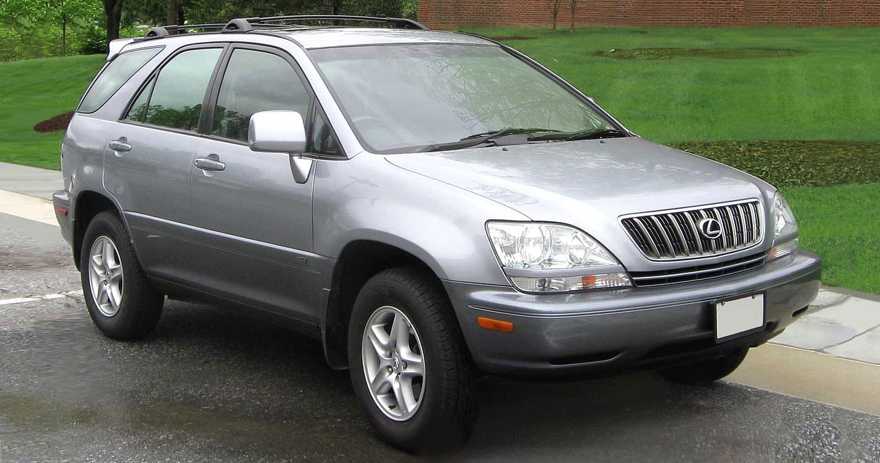 Lexus RX300 side view