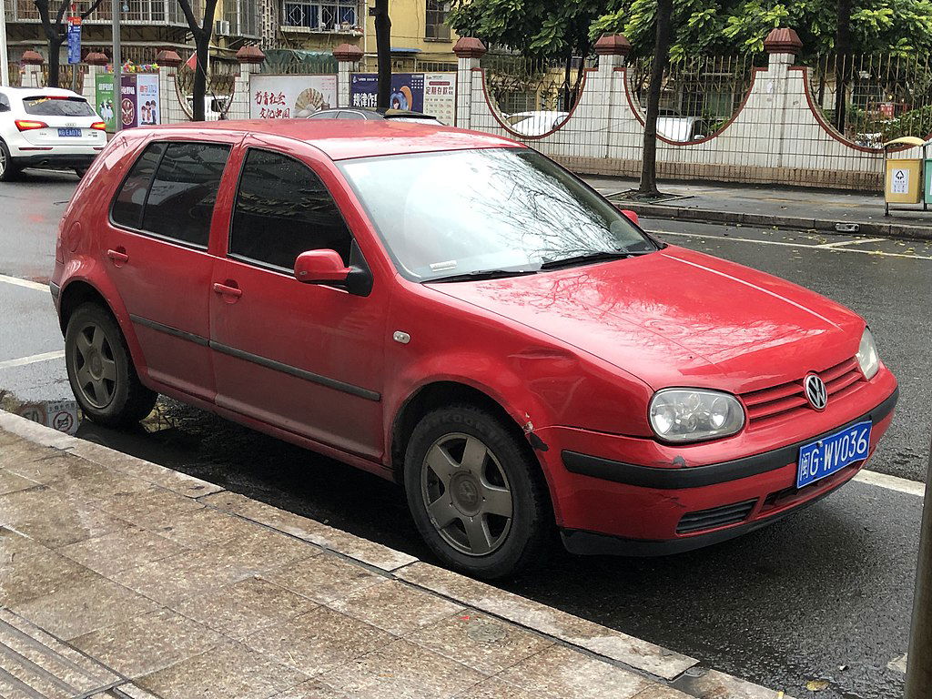 Volkswagen_Golf_IV