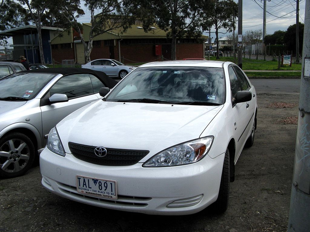 2004_Toyota_Camry_(ACV36R)_Altise_sedan.