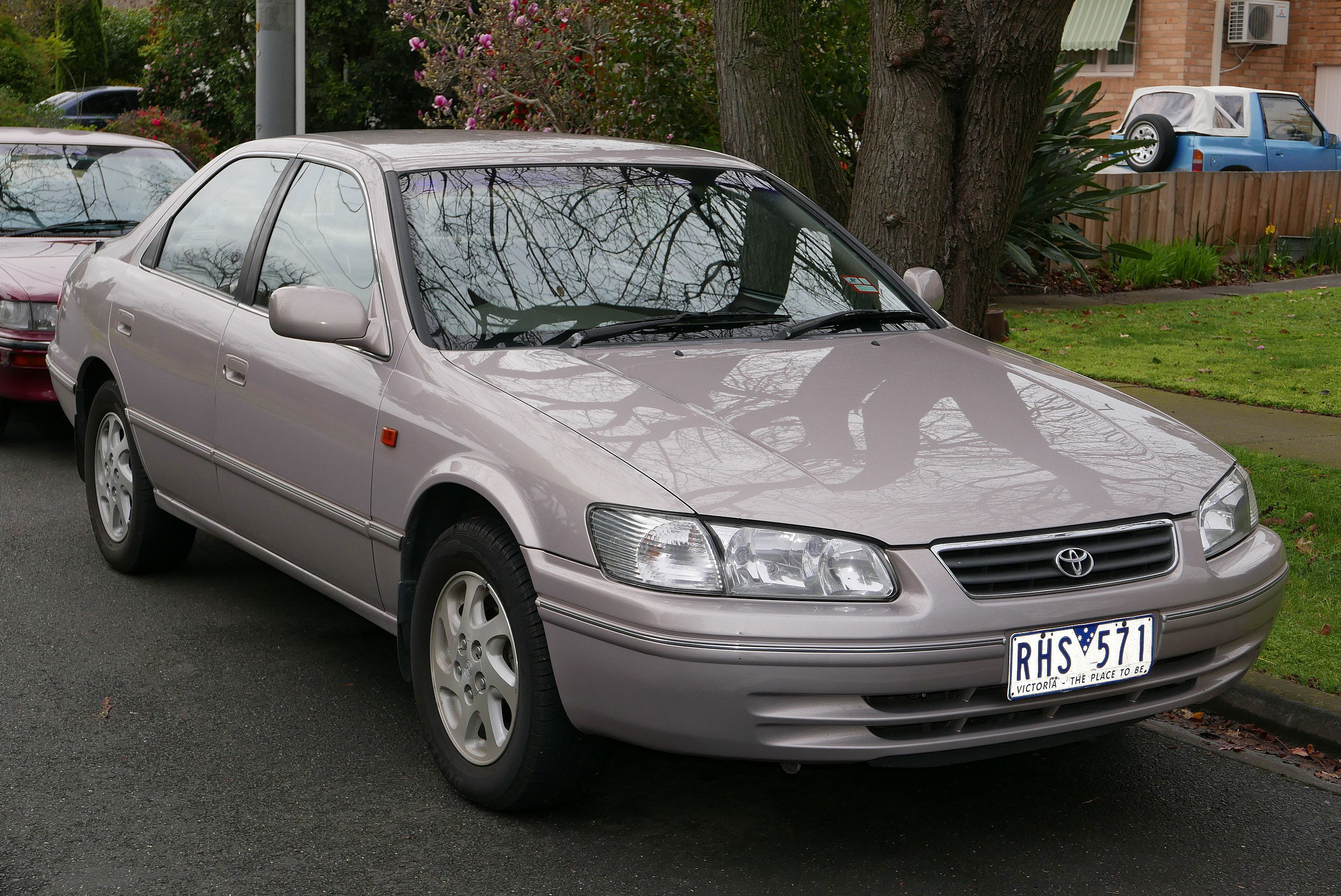 2001_Toyota_Camry_(SXV20R) used cars for sale under ₦1 Million.