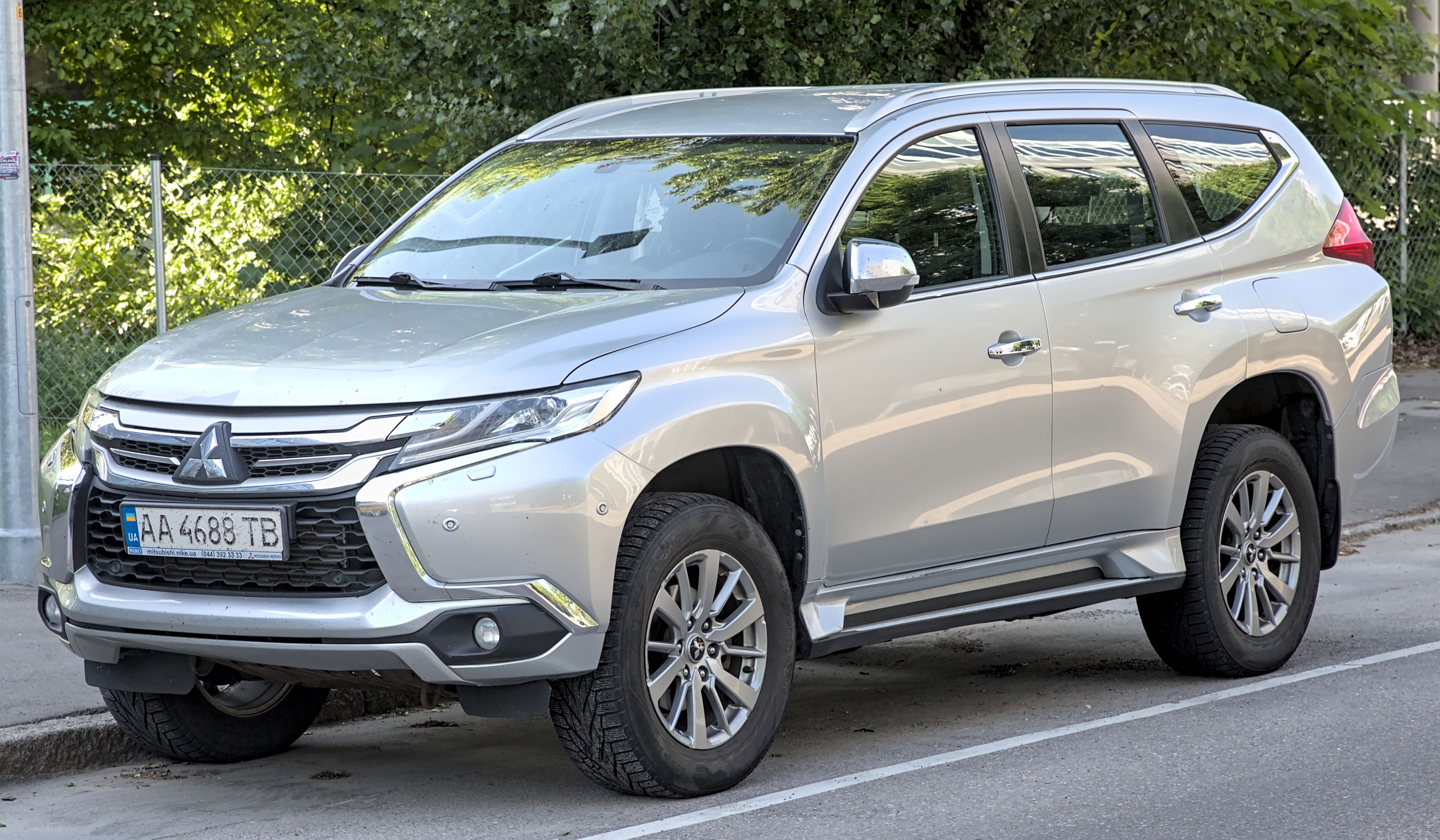 The best SUVs for Nigeria Mitsubishi_Pajero_Sport_(3rd_generation) Via Wikipedia.