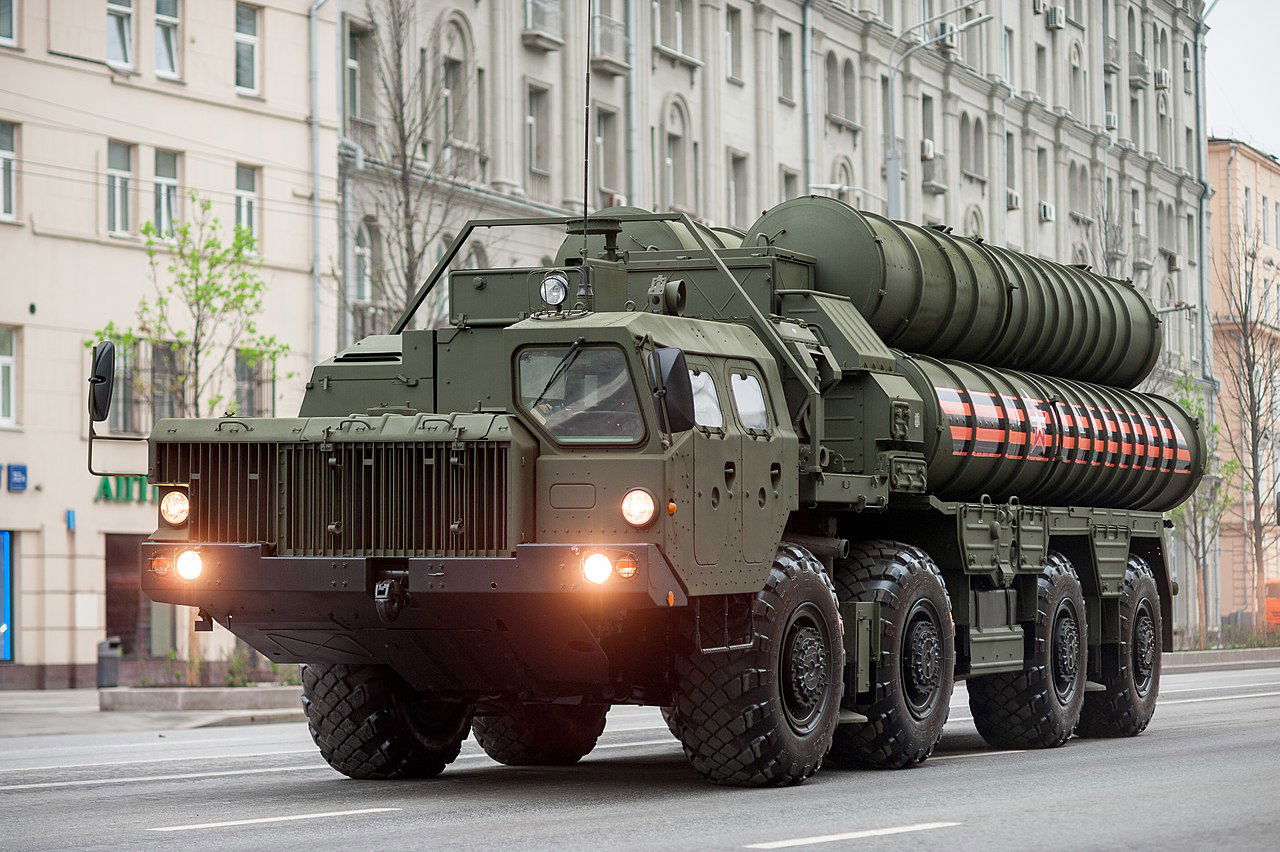 Best military vehicles in the world, S-400_Triumf Dmitriy Fomin via Wikimedia.