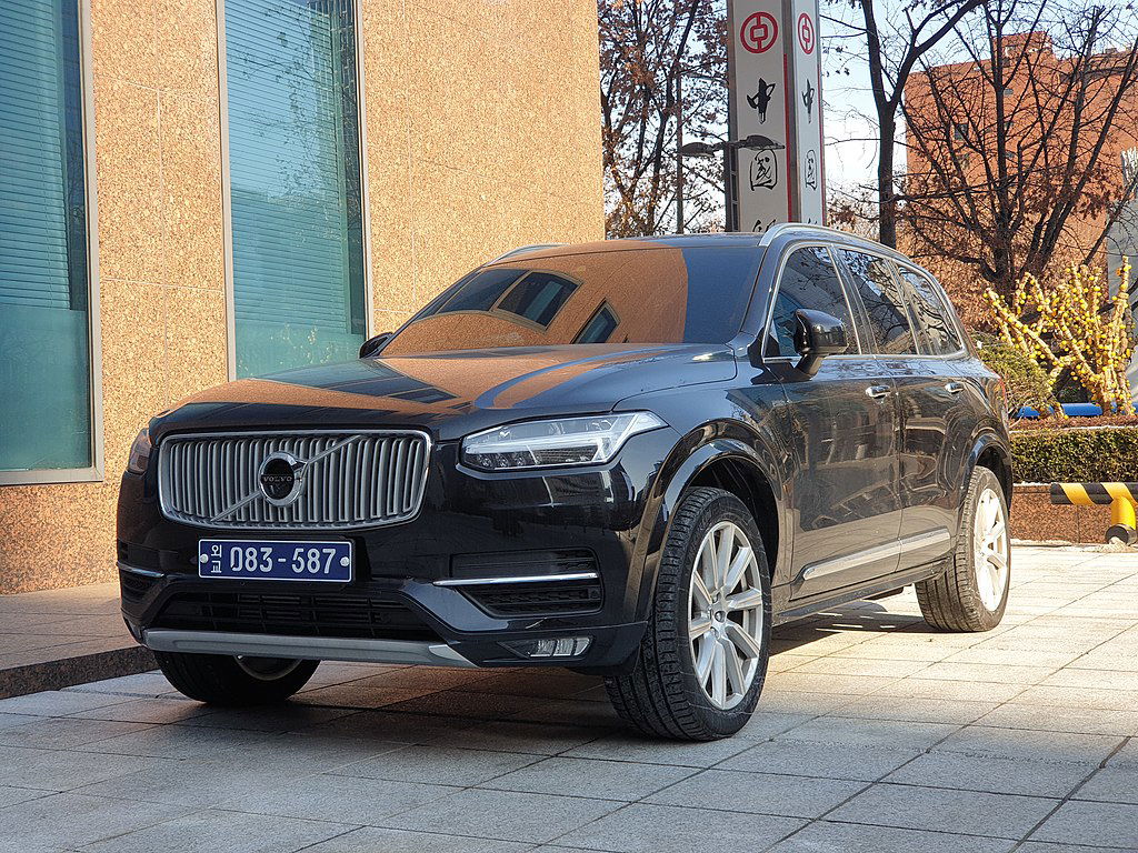 The smartest cars, Volvo_XC90_T6_AWD_SPA_Onyx_Black_Diplomatic Damian B Oh via Wikimedia.