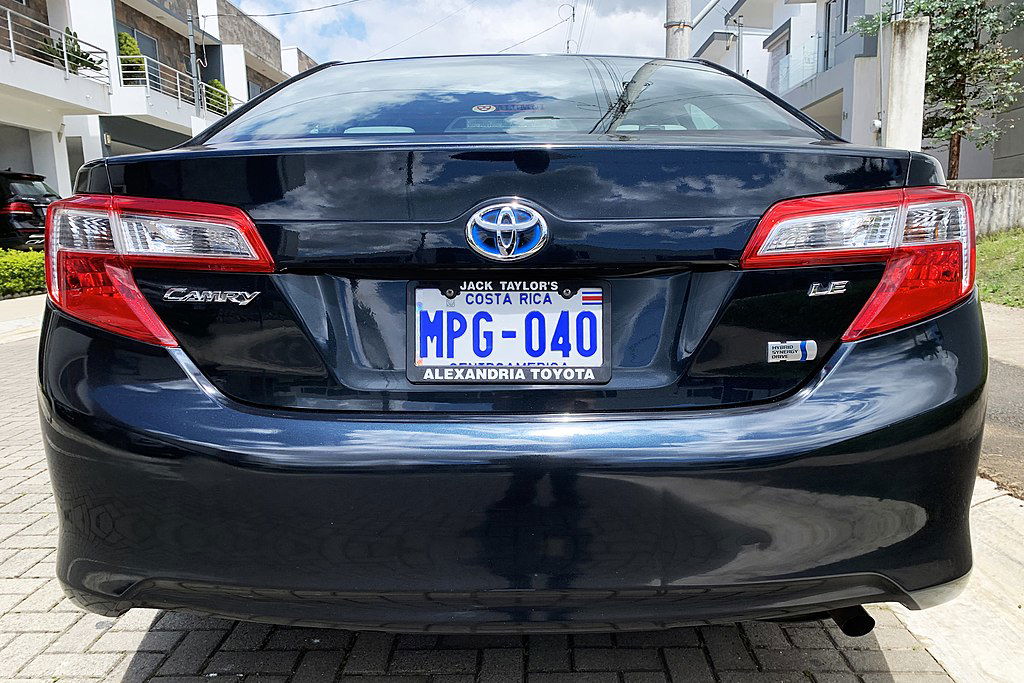 2012 Toyota Camry price in Nigeria, rear fascia_Toyota_Camry_Hybrid_2012 Mariordo via Wikimedia.