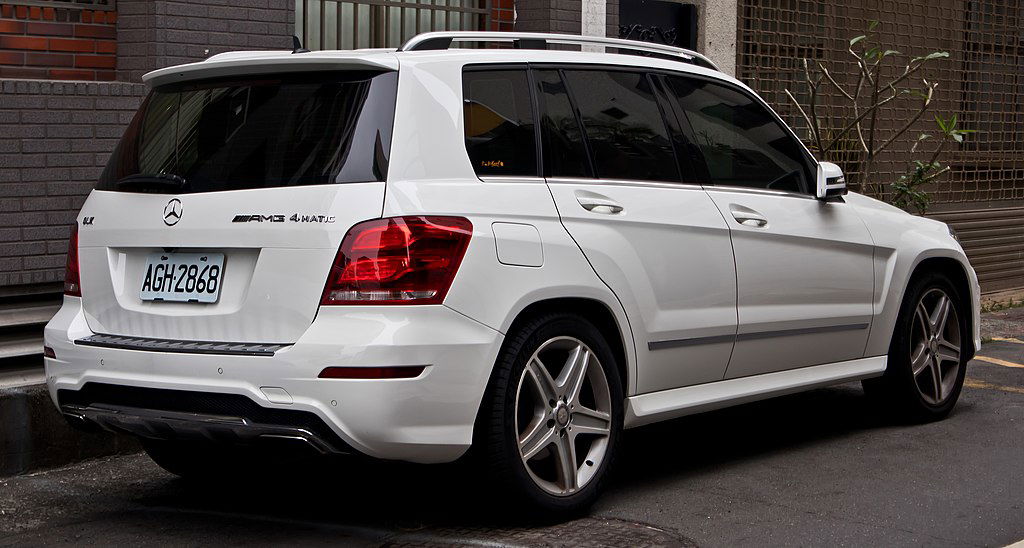 Mercedes-Benz_GLK_350_4MATIC_Sport-Paket_AMG_(X_204,_Facelift) M 93 via Wikimedia.