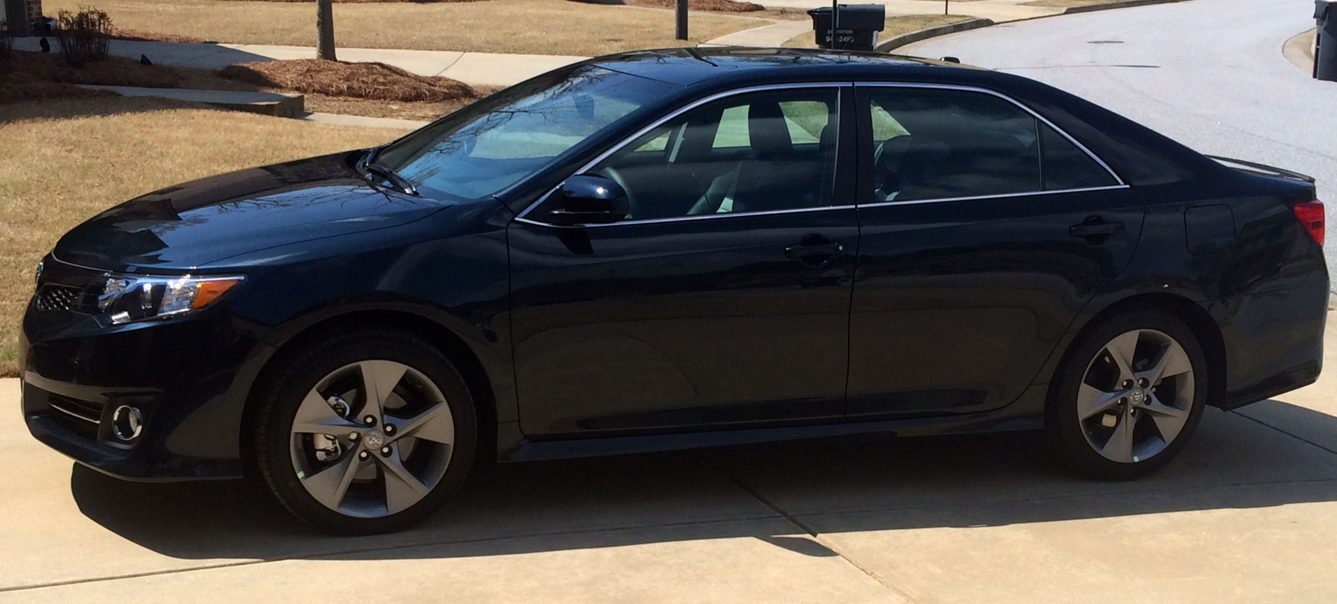 2014 Toyota Camry standout features.