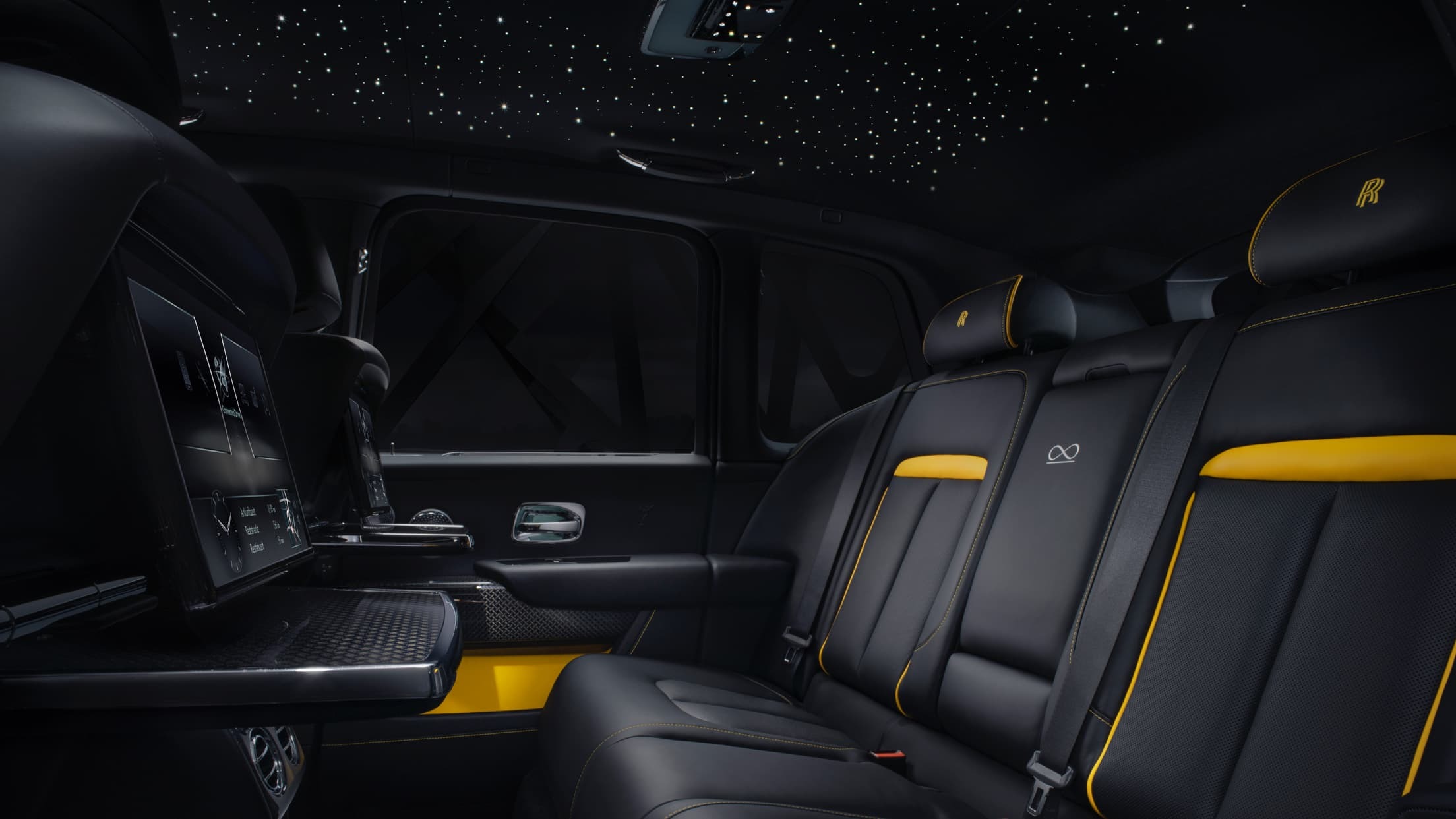 2024 Rolls-Royce Cullinan Black Badge interior.