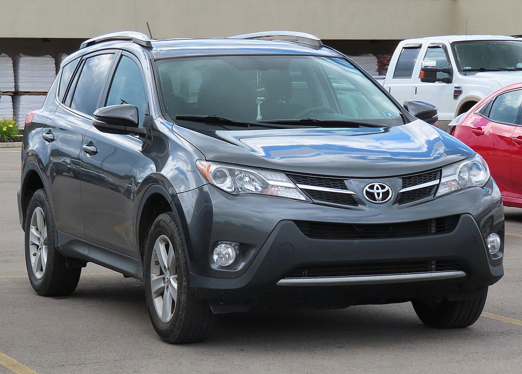 top 10 fastest selling tokunbo cars in Nigeria - 13-15_Toyota_RAV4 MercurySable99 via Wikimedia.