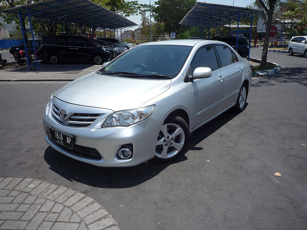 The fastest selling tokunbo cars in Nigeria and their prices - 2012_Toyota_Corolla_Altis Alex Neman via Wikimedia