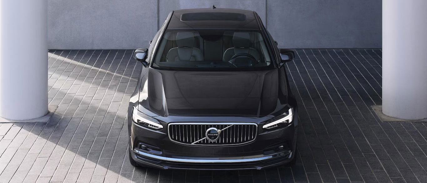 Top luxury cars of 2023 - Volvo S90.