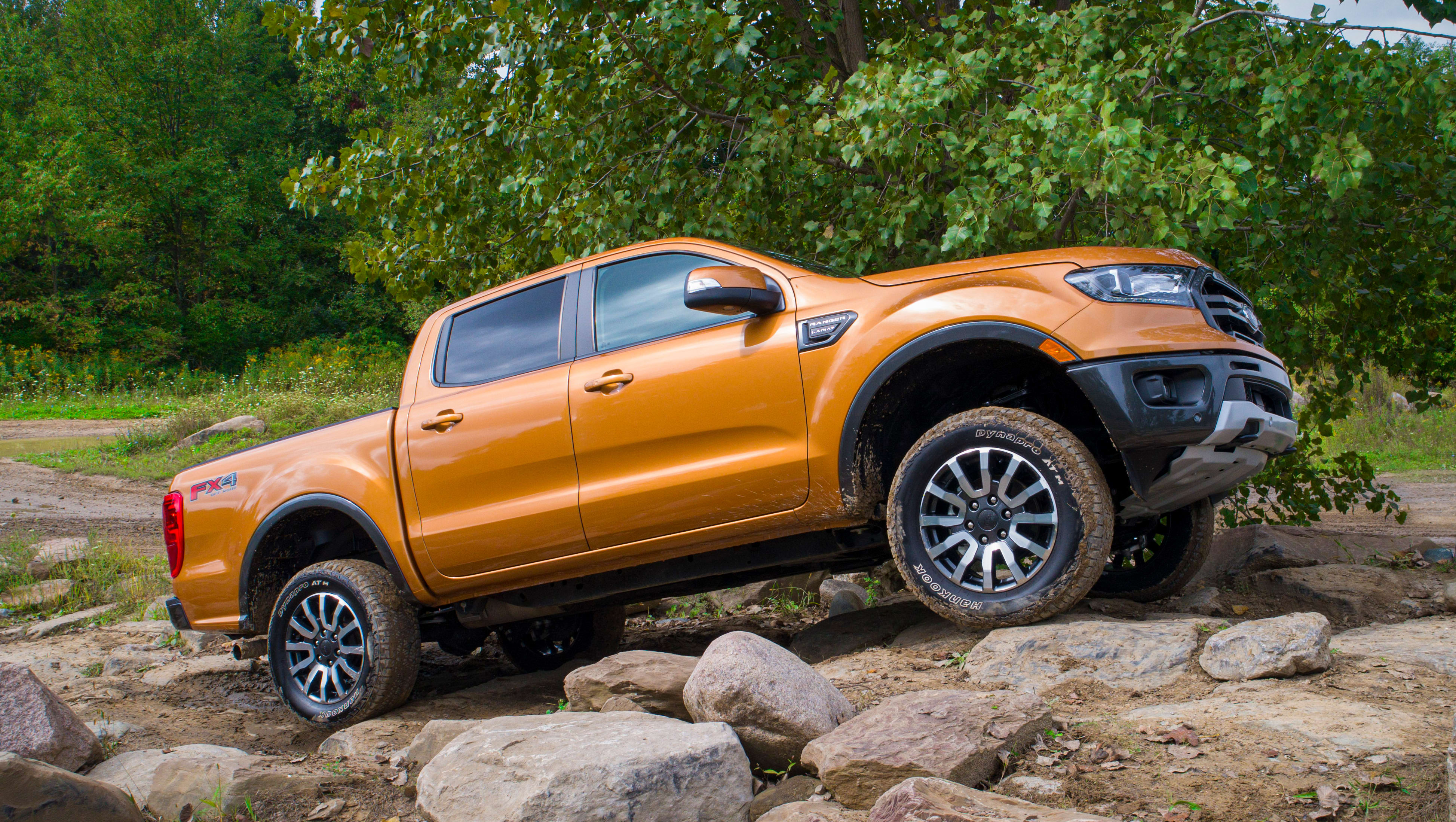 2020 Ford Ranger vs VW Amarok.