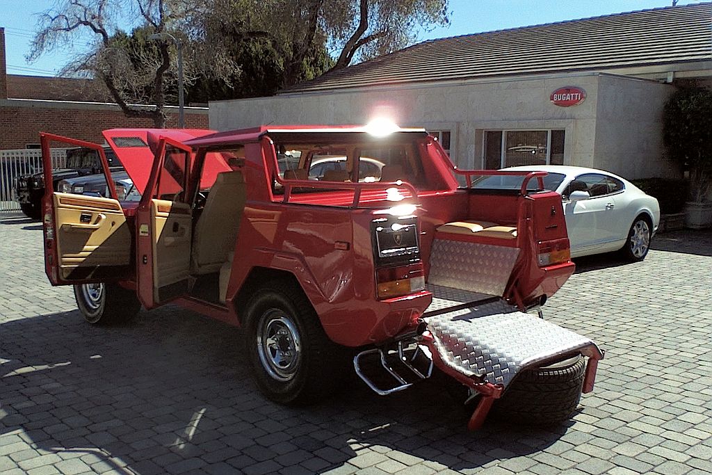 Lamborghini LM002 design - Wikimedia.