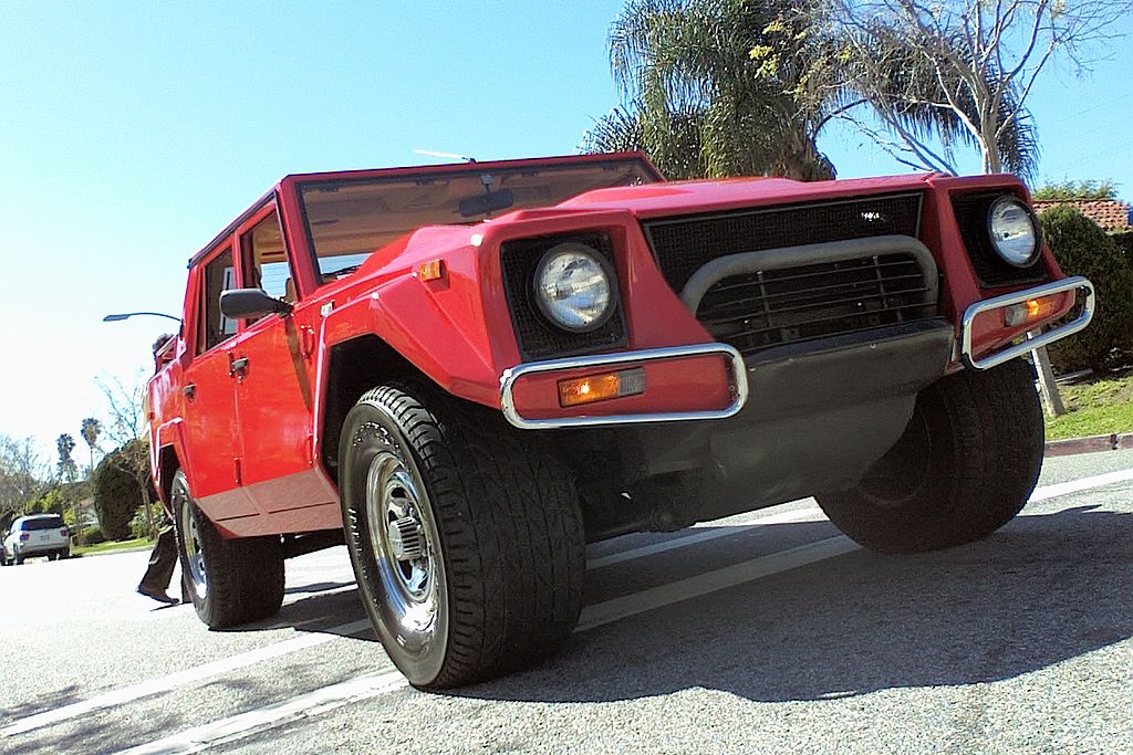 Lamborghini LM002 "Rambo Lambo" for sale - Wikimedia.