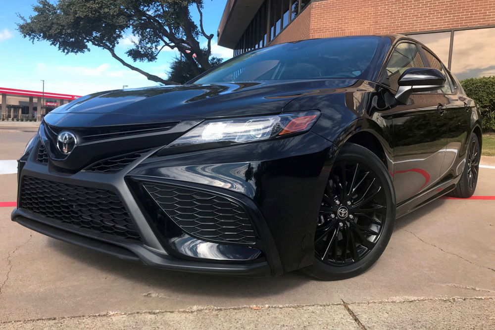 2021 Toyota Camry SE safety features.