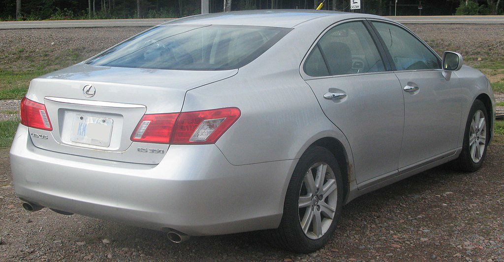 2007_2008 Lexus_ES350,_Rear_Right SsmIntrigue via Wikimedia.