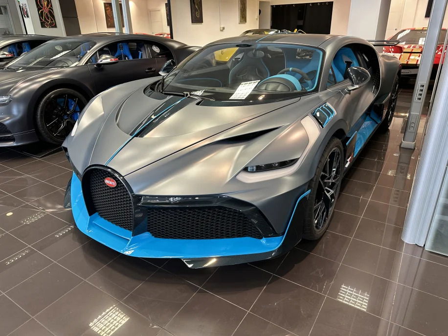 2021-bugatti-divo for sale via duPont Registry