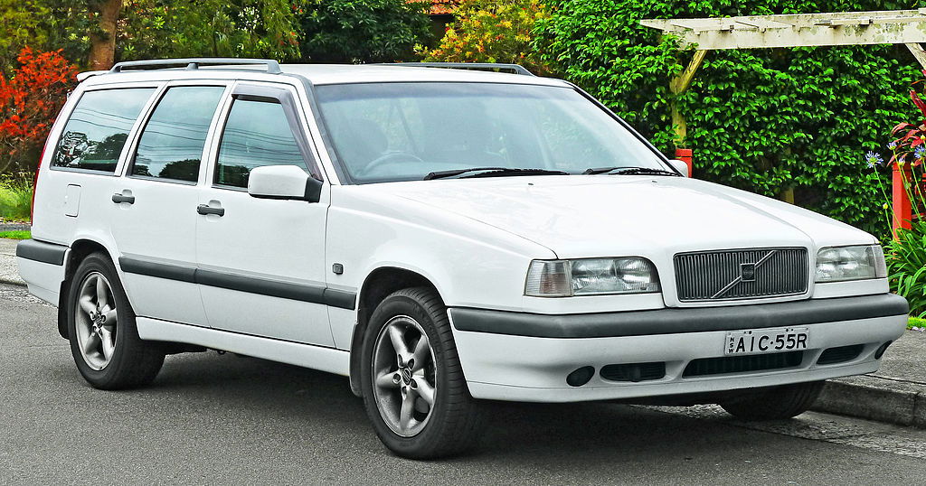 1996-1997_Volvo_850_AWD_station_wagon OSX via Wikimedia.