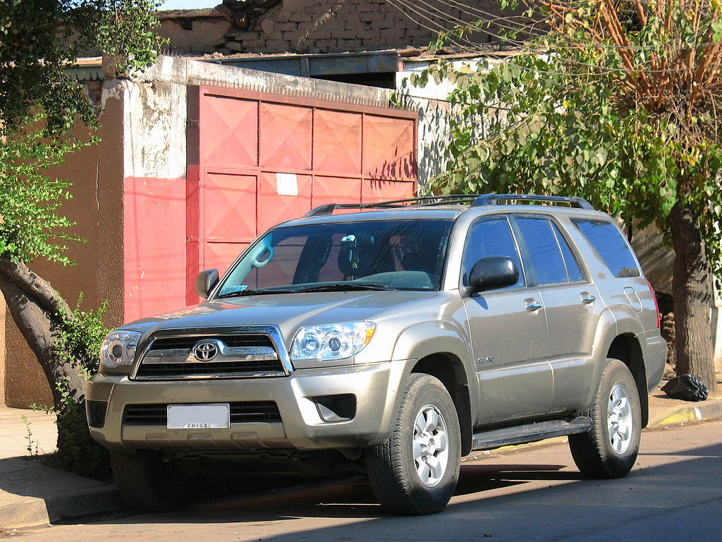 2009 Toyota_4Runner_SR5 Order_242 via Wikimedia.