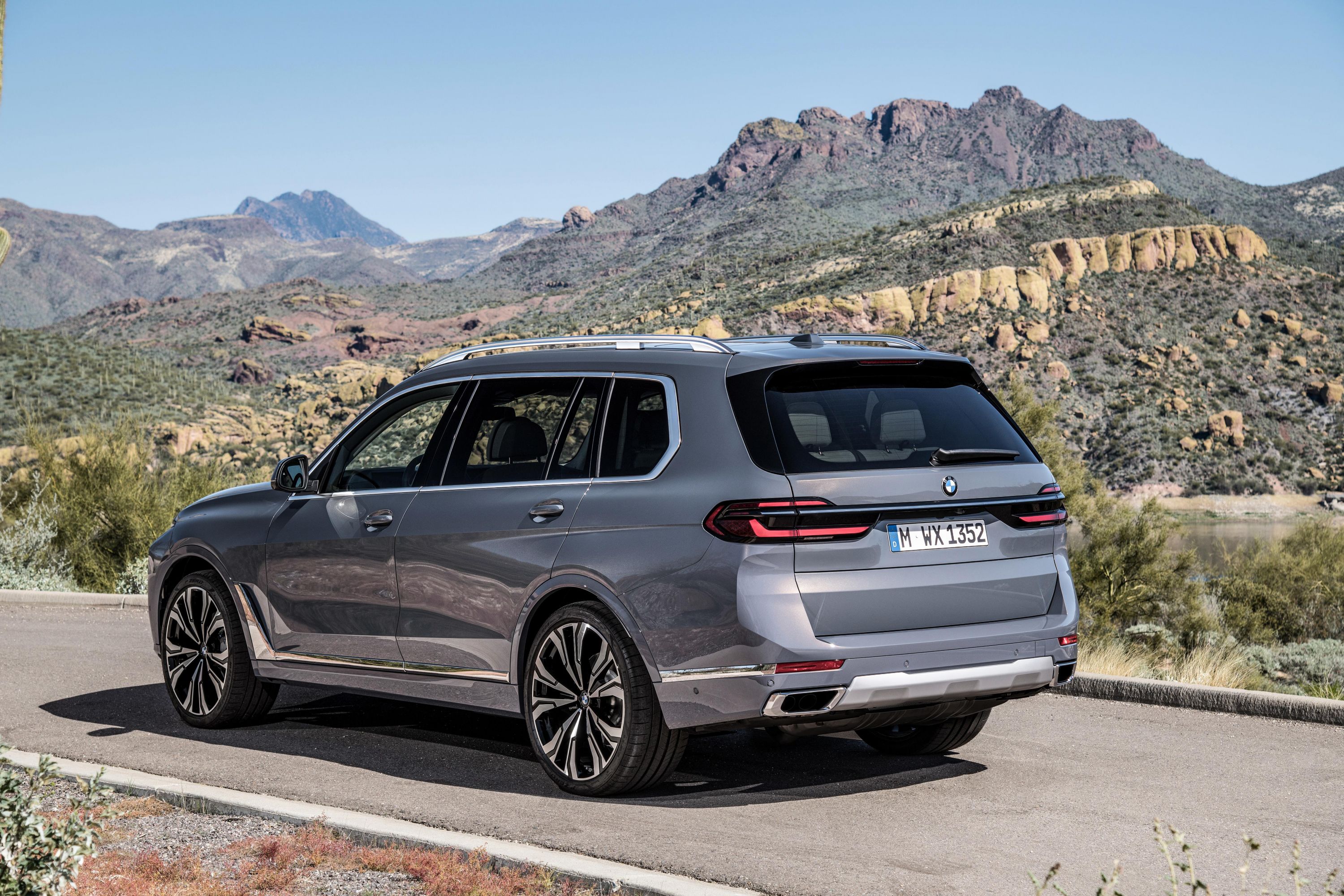 2023 Mercedes-AMG GLS 63 4MATIC+ vs. BMW X7 safety.