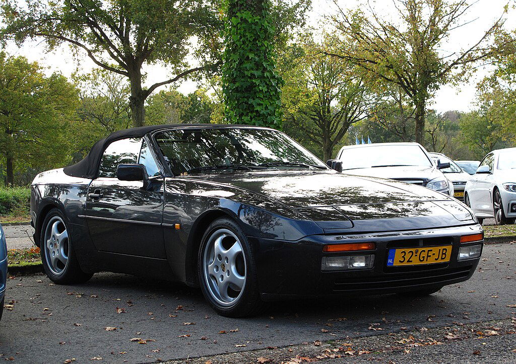 1991_Porsche_944_S2_Cabriolet Rutger Van der Maar via Wikimedia.