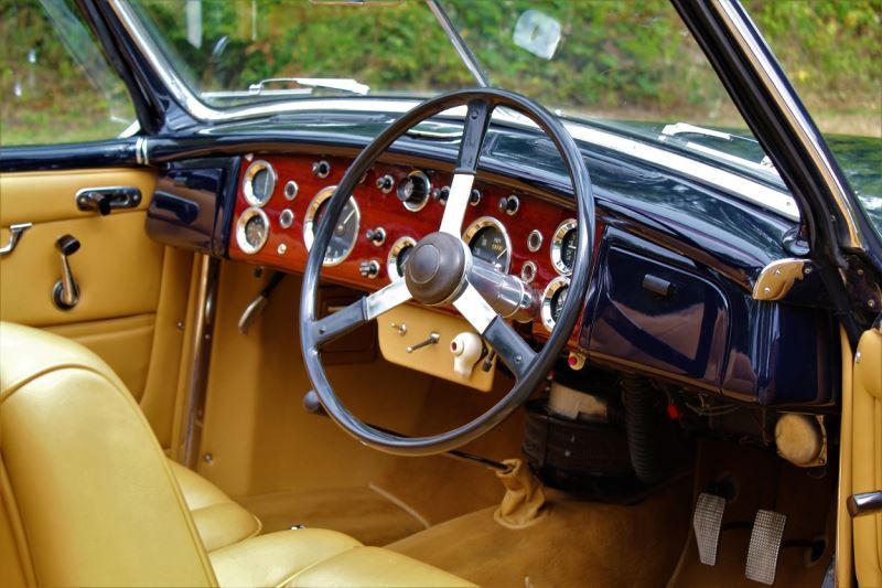 1950 Bristol 401 Farina Cabriolet interior via SLJ Hacket.