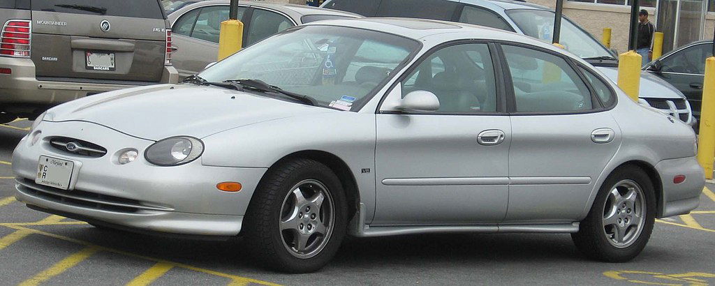 1996-1999_Ford_Taurus_SHO_front IFCAR via Wikimedia.