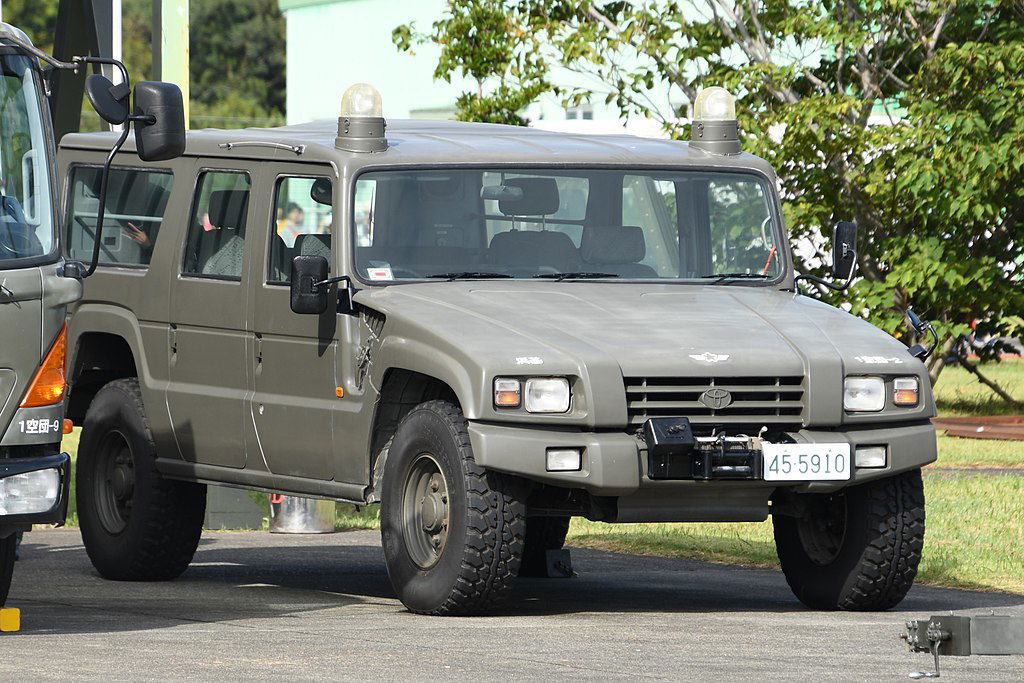 1997-2002 Toyota_Mega_Cruiser(45-5910)_right_front_view_at_Hamamatsu_Air_Base_Hunini via Wikimedia.