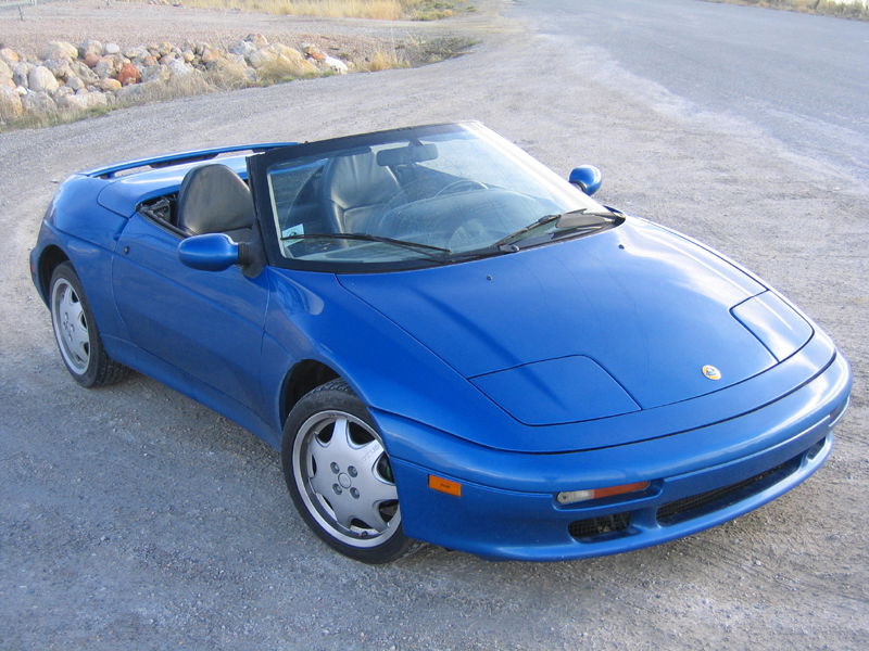 1989-1995 Lotus_Elan_M100 Jeff Greenland via Wikimedia.