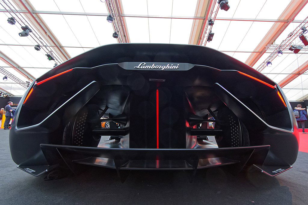 2018_-_Lamborghini_Terzo_Millennio self-healing car_Thesupermat via Wikimedia.