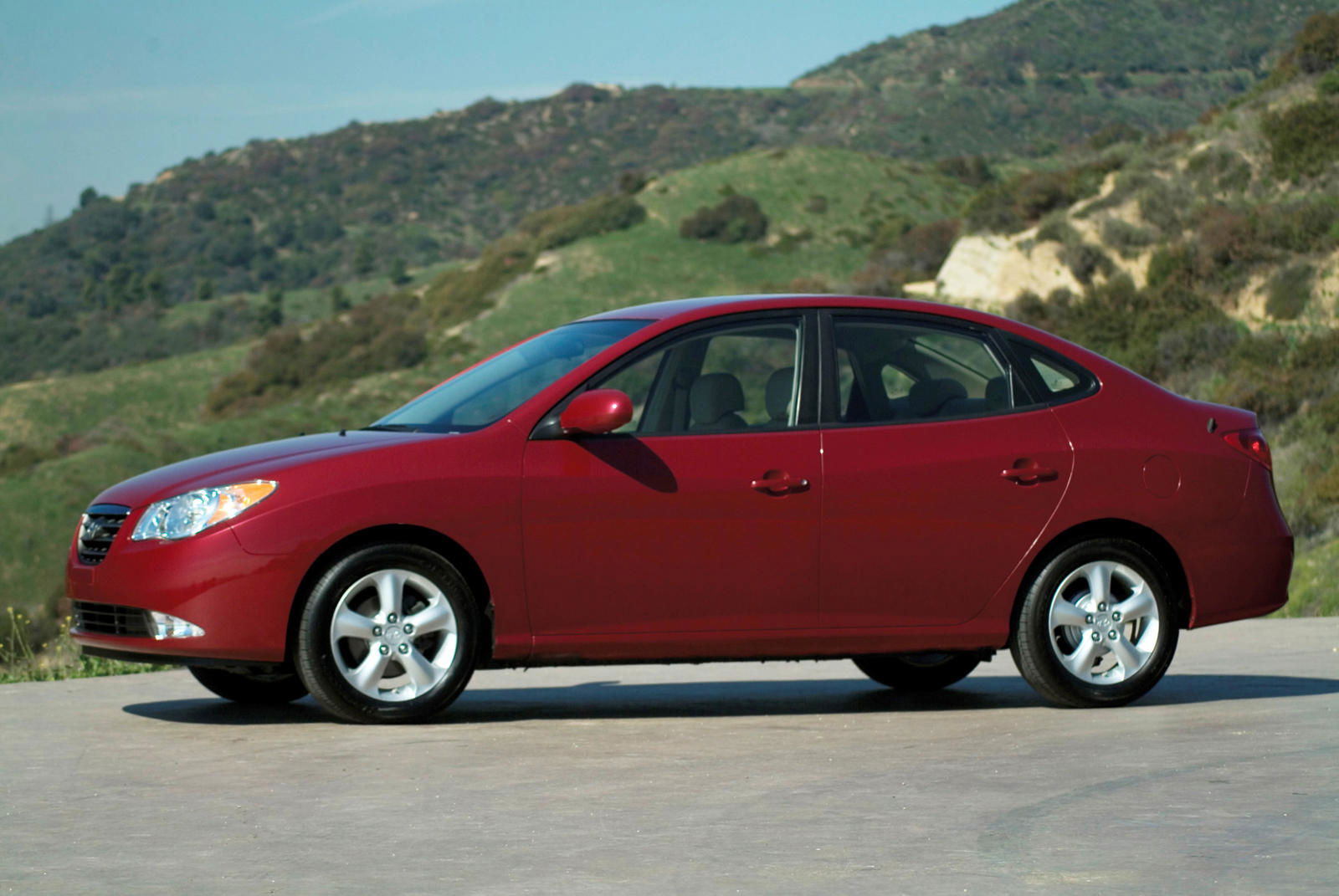 2008-hyundai-elantra-side-view-carbuzz.