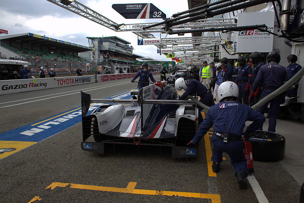 Le Mans pit stop time - Wikimedia.