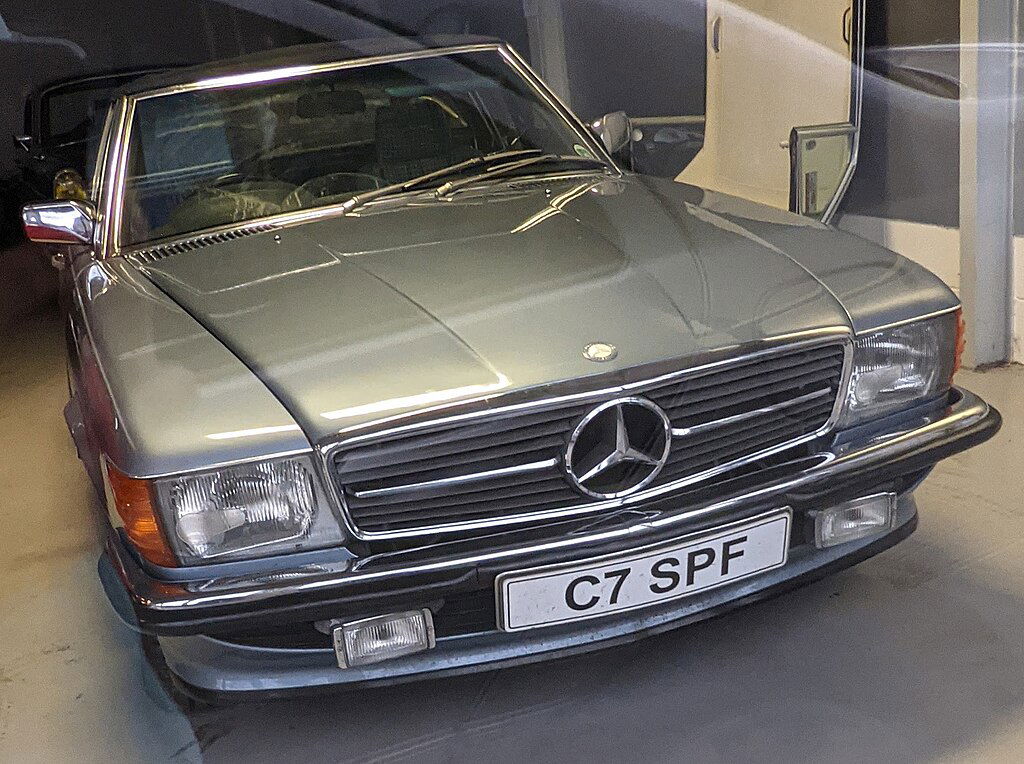 1985_Mercedes_300_SL Calreyn88 via Wikimedia.