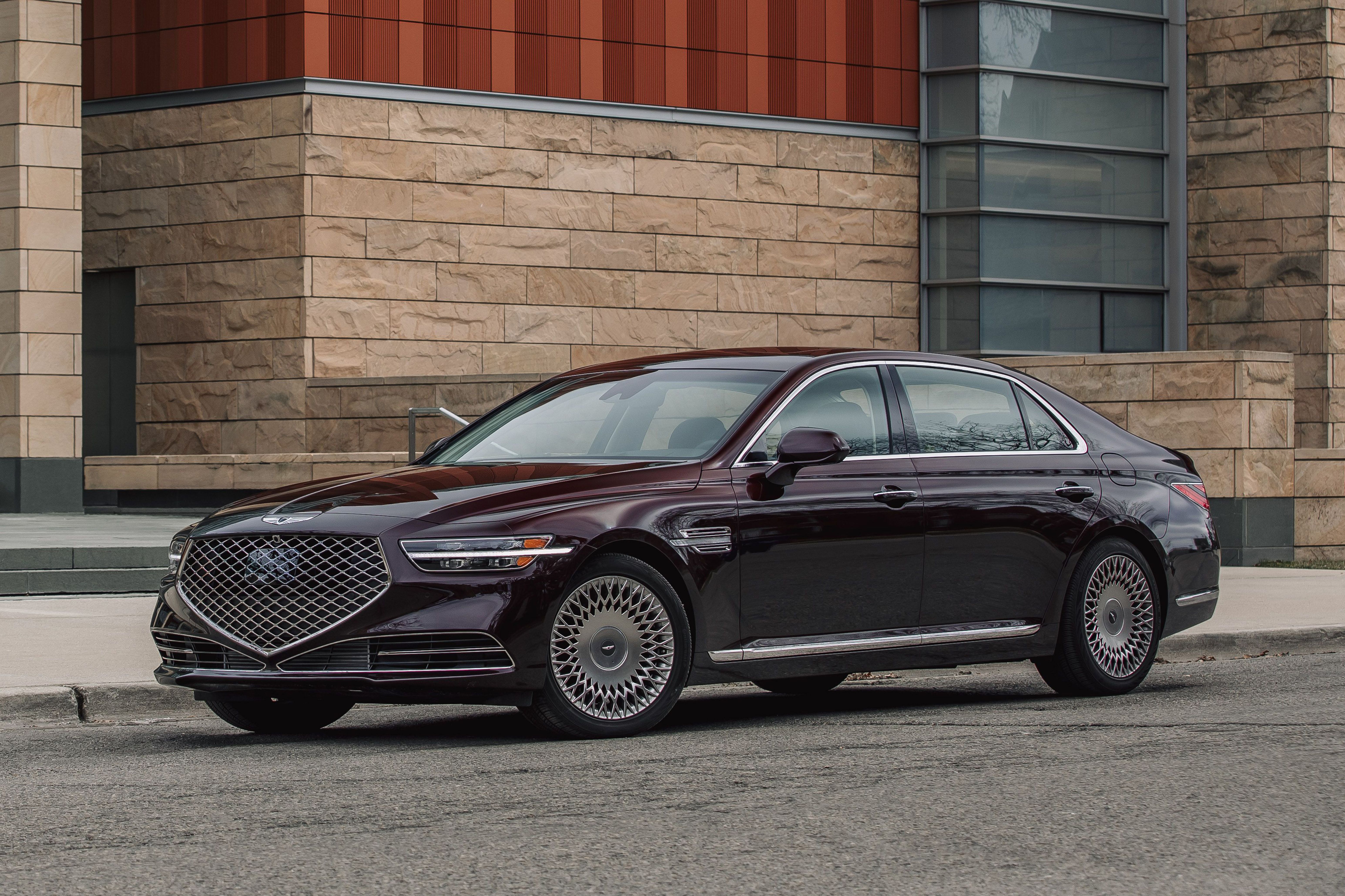 2022 Genesis G90.