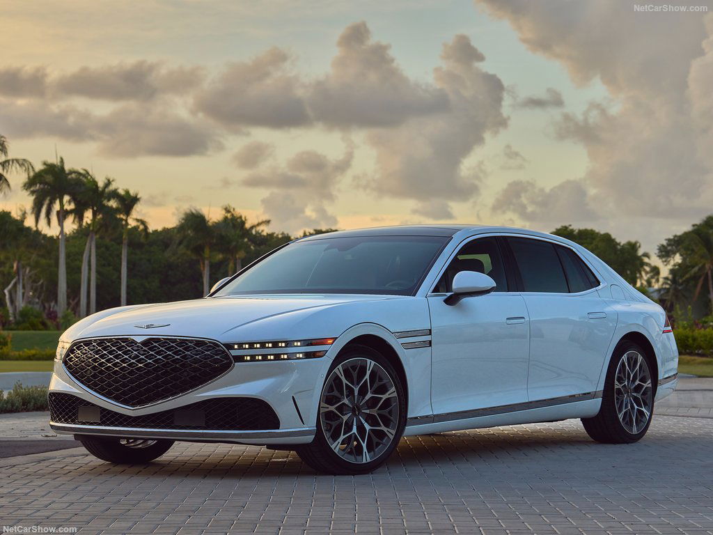 2023 Genesis G90.