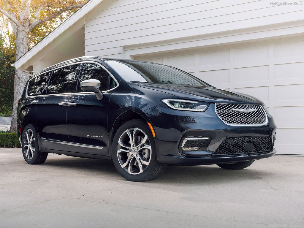 2023 Chrysler Pacifica Hybrid.