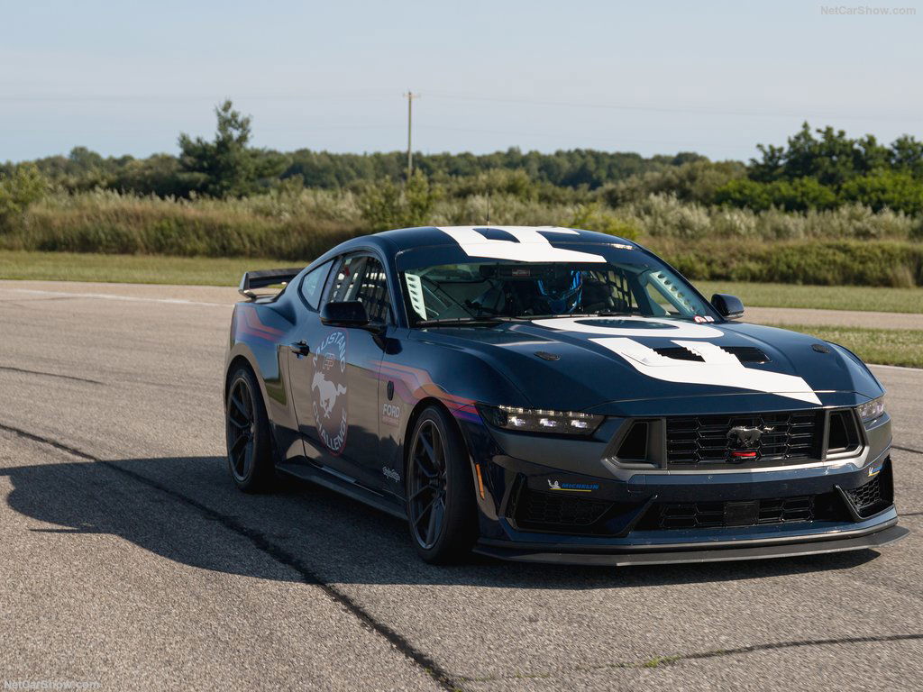 2024 Ford Mustang Dark Horse R.