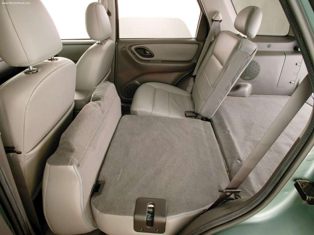 2005 Ford-Escape_Hybrid cargo space.