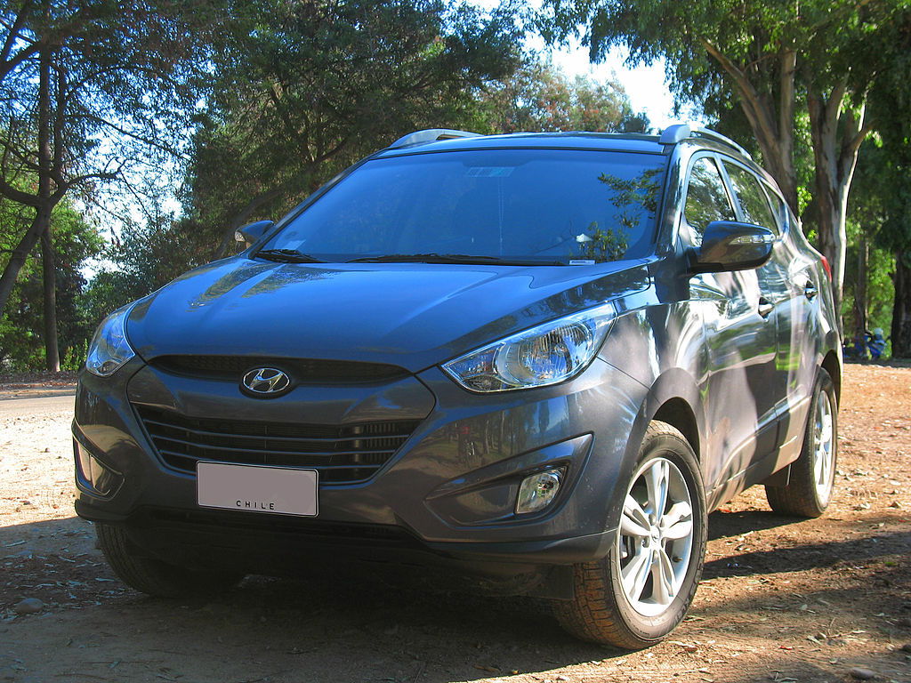 2013 Hyundai_Tucson_GL_2.0_CRDi_ Order_242 via Wikimedia.