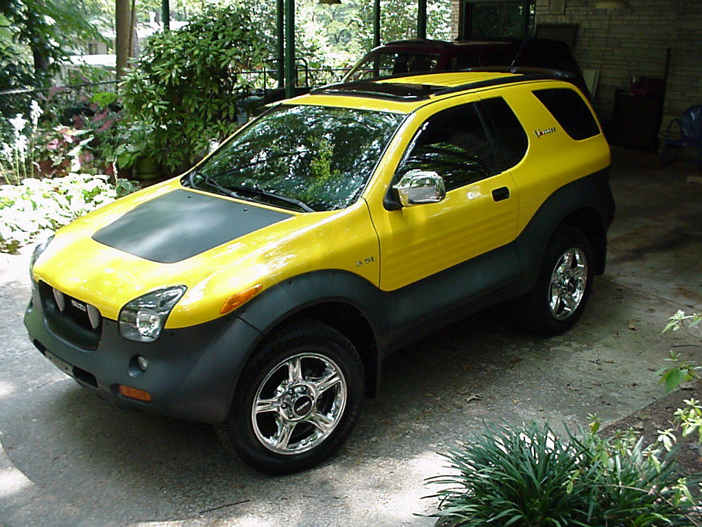 2001 Isuzu Vehicross Johnnyapollo via Wikimedia.