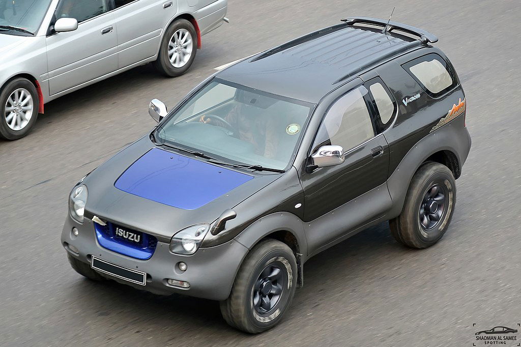 Isuzu_VehiCROSS,_Bangladesh Shadman Samee via Wikimedia.