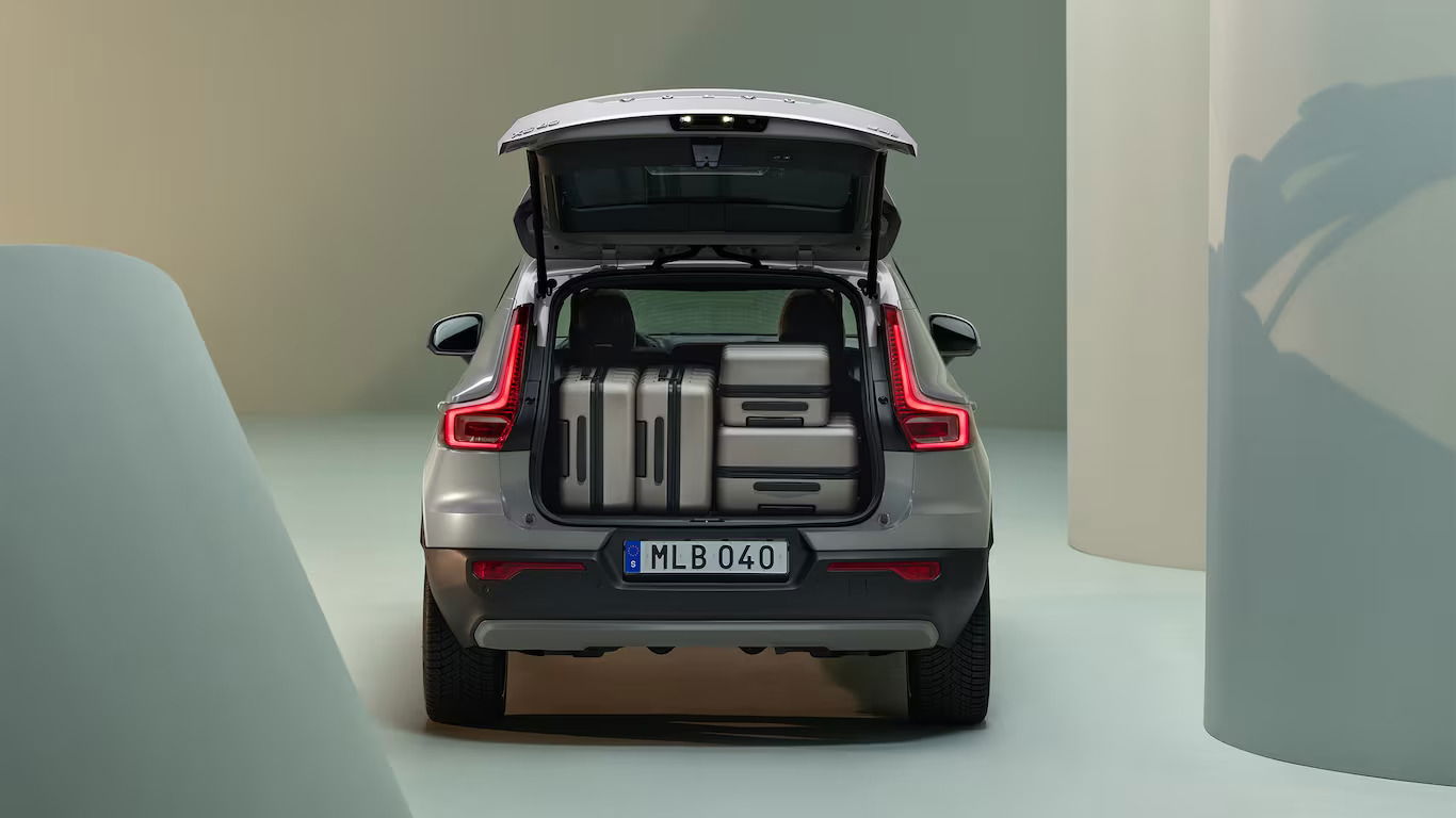 2024 Volvo XC40 trunk volume.