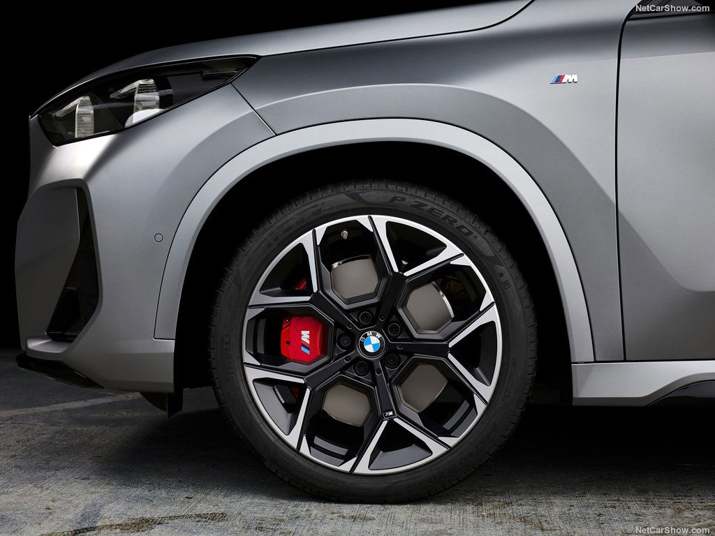 2024 BMW-X1_M35i wheels and brake.