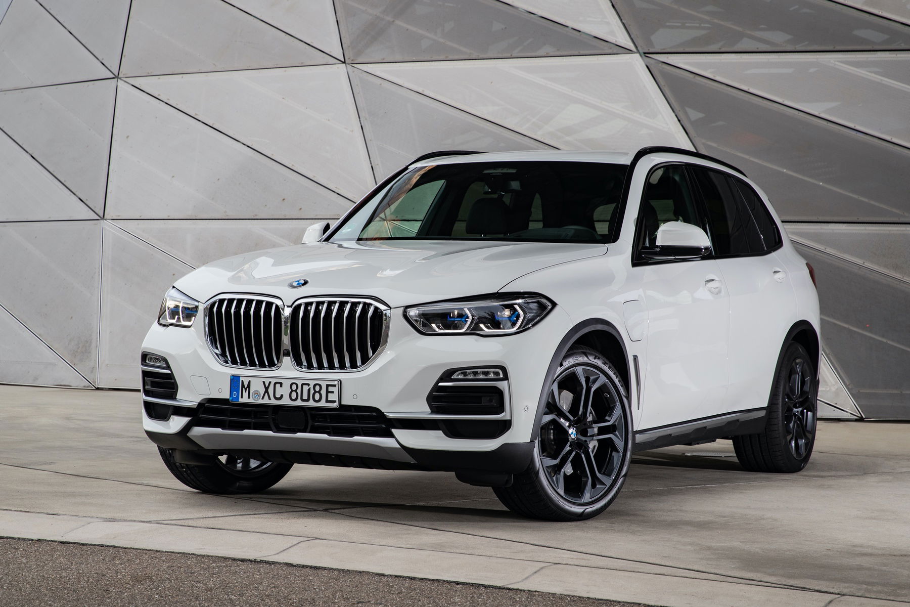 2021 BMW X5 xDrive45e.