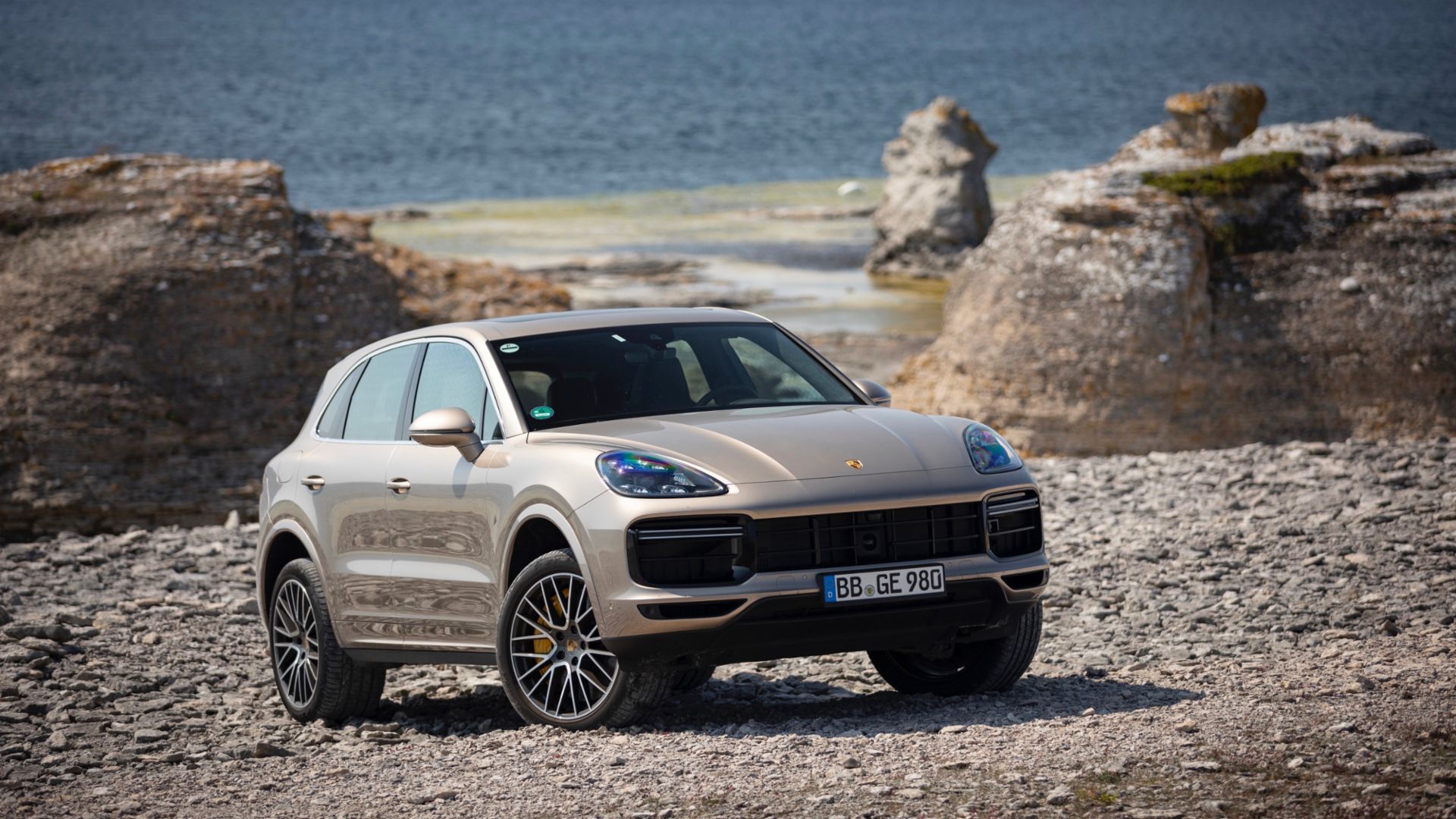 2021 Porsche Cayenne Turbo S E-Hybrid.