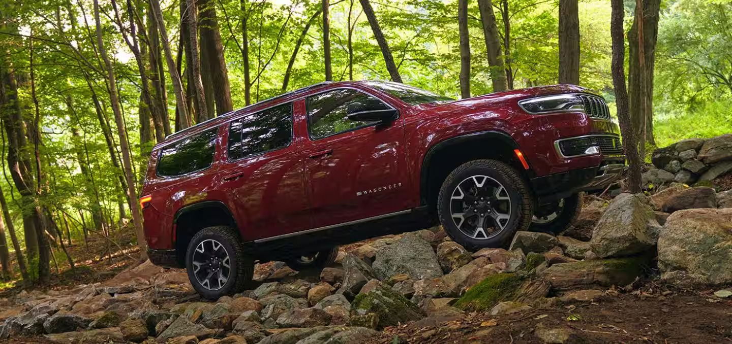 2023 Jeep Wagoneer offroad.