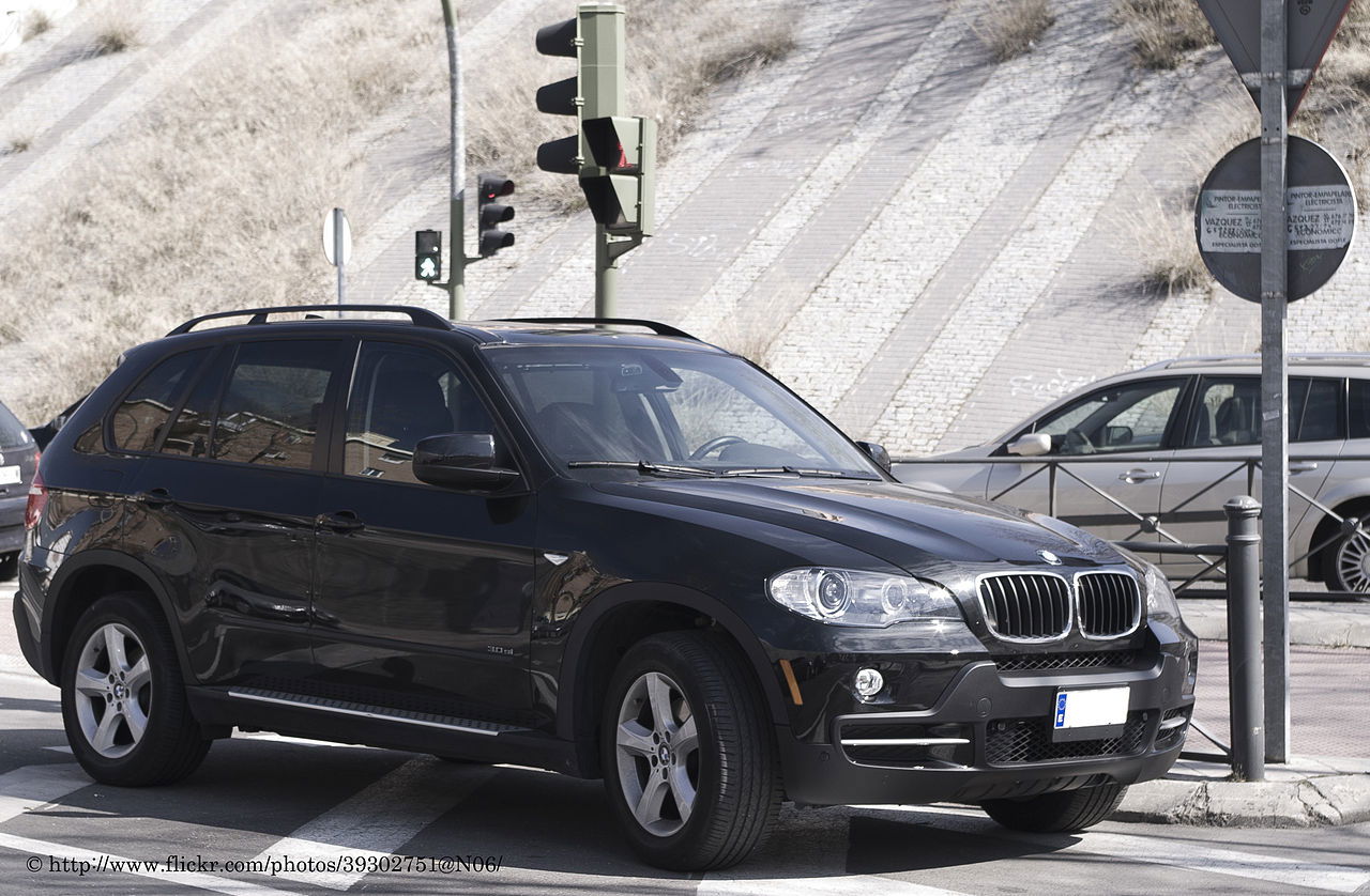 2009_BMW_X5_3.0_Si_Spanish Coches via Wikimedia.